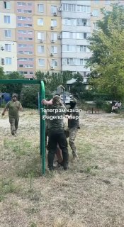 В Днепре произошёл конфликт с участием сотрудников ТЦК и полиции во время мобилизации мужчины