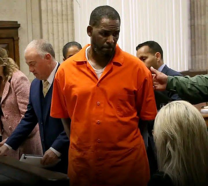 Рэпер R Kelly просит Трампа сократить его тюремный срок