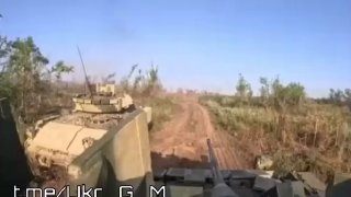 Попадание снаряда в американскую БМП Bradley с боевиками ВСУ
