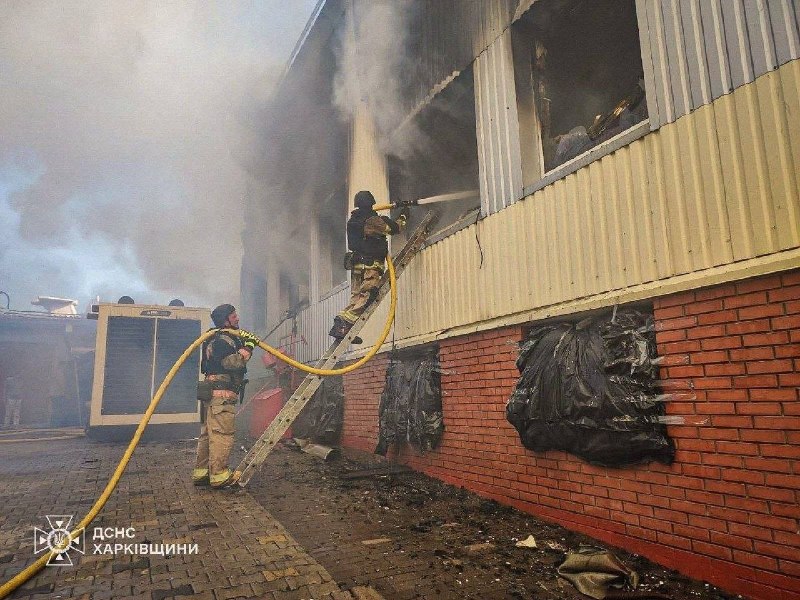 В Харьковской области после удара БпЛА загорелось производственное здание