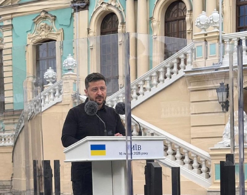 Использование пуленепробиваемых щитов во время выступления Зеленского