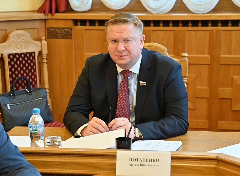 Ивановский журналист заявил, что депутат-единоросс напал на него, растоптал очки и угрожал изнасилованием