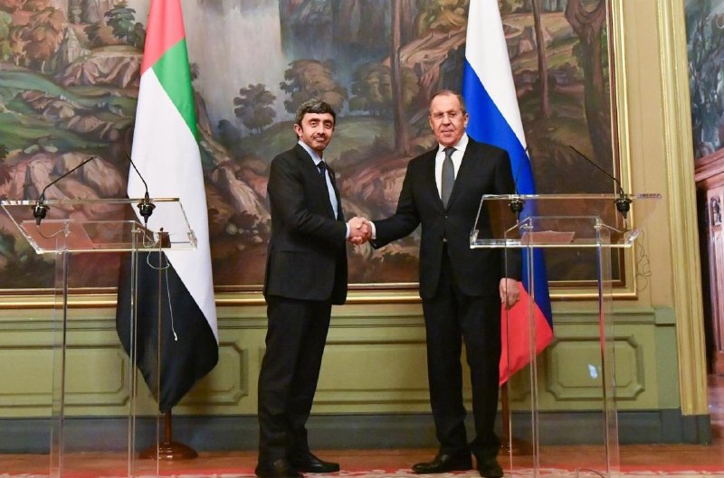 Лавров провел телефонный разговор с главой МИД ОАЭ