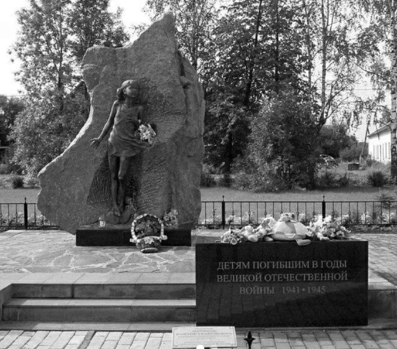 В годовщину трагедии в Лычково вспоминают погибших детей из Ленинграда