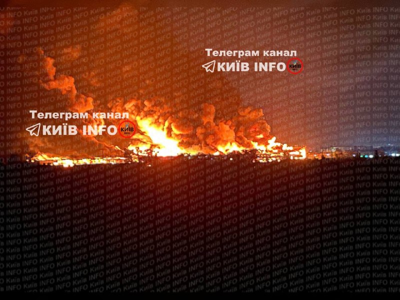 В Киеве из-за прилётов начался мощный пожар