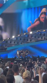 На VK Fest состоялось масштабное музыкальное шоу «Мегамикс» с участием звезд российской эстрады