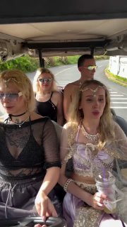 В сети вирусится эпичная авария на гольфкаре