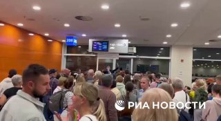 Туристам, задержанным в аэропорту Антальи, предложили сдать покупки в дьюти-фри.