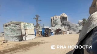 Жители сектора Газа отмечают годовщину начала израильской операции, повлекшей масштабные разрушения.