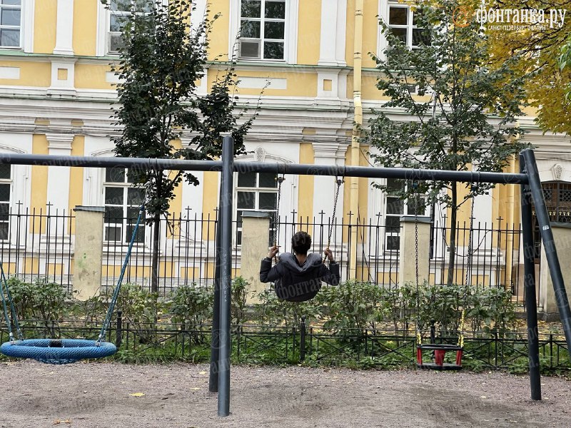 В Петербурге полиция задержала бездомного за распитие алкоголя в общественном месте.