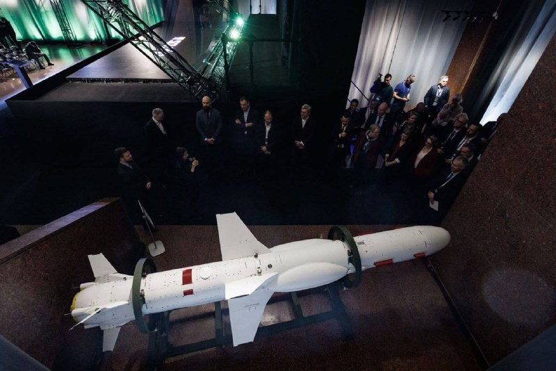 Украина представила обновленные крылатую ракету "Нептун-Д" и морской БПЛА "Магура V7".
