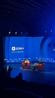 В Москве проходит симпозиум "Создавая будущее", посвященный развитию общества и технологий.