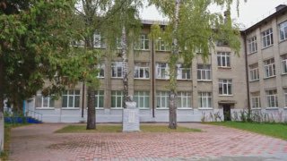 Дети Курска передали фонарики с благодарностью северокорейским военнослужащим.