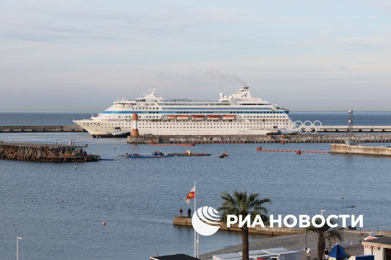 Круизный лайнер Astoria Grande вернулся в Сочи