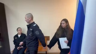 Стюардессу приговорили к 7 годам за распространение фейков о ВС РФ