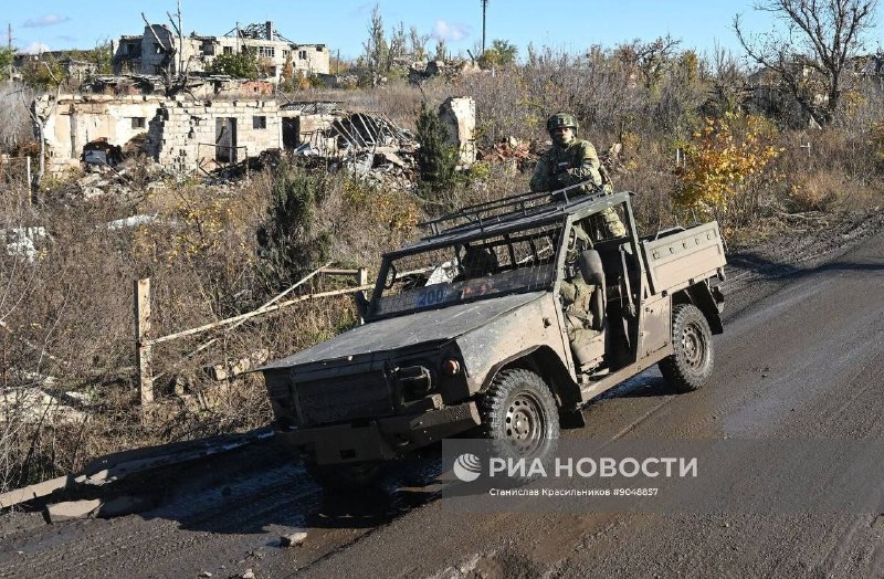 В зоне СВО используют новые мотовездеходы и самодельные багги