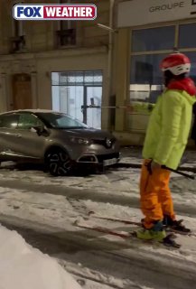 Снегопад парализовал треть Франции