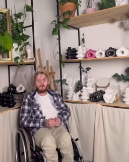 Тюмец-инвалид открыл мастерскую подарков