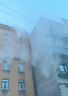 В Петербурге власти заявляют об увеличении объемов уборки снега, жители показывают обратное