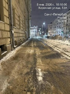 В Петербурге убирают снег после жалоб
