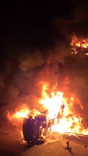 Столкновения в Тегеране: горящие автомобили после протестов