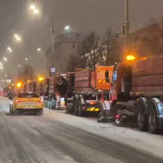 В Москве продолжается уборка последствий снегопада