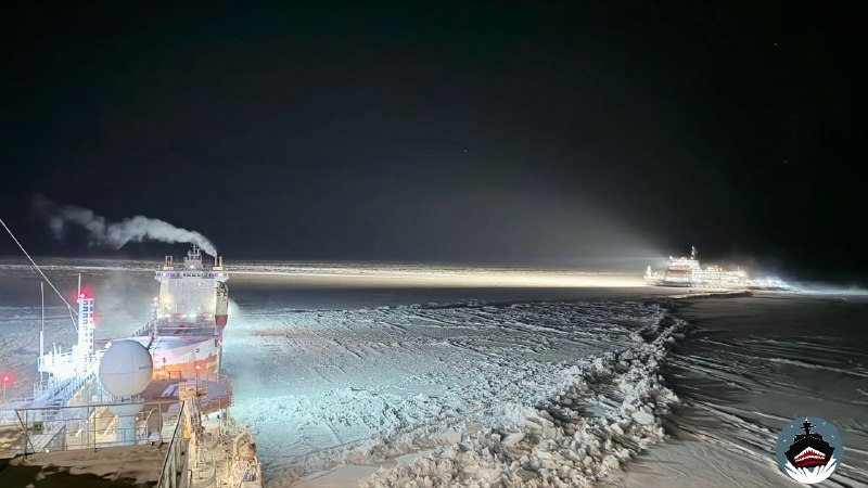 Встреча атомных ледоколов "Сибирь" и "Арктика" на Чукотке