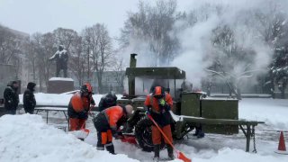 В Москве принимают экстренные меры по очистке от снега