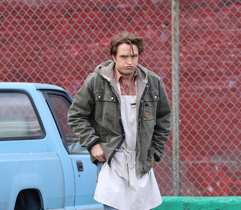 Паттинсон и Эдгар-Джонс на съёмках фильма