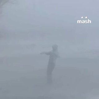 Сильный снегопад и шторм обрушились на Приморье