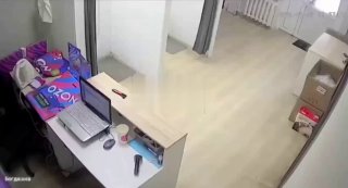 В Ульяновске мужчина напал на сотрудника ПВЗ и украл телефон