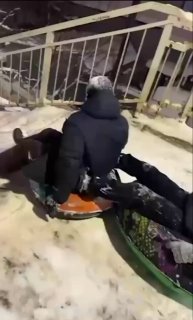 Дети устроили опасный спуск змейкой в Подмосковье