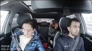 Таксист предотвратил выпрыгивание пассажирки из машины в тоннеле