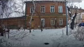 Оренбургские коммунальщики спасли снеговика и стали звездами соцсетей