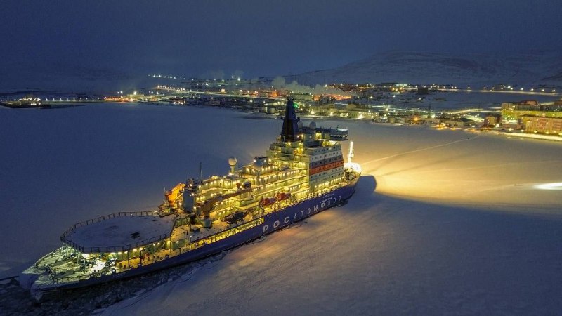 Ледокол «Сибирь» прибыл в порт Певек