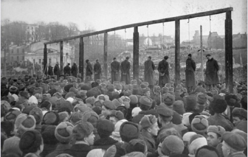 Публичная казнь бандеровцев в Киеве в 1946 году