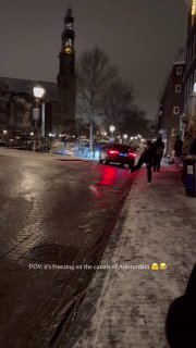 В Амстердаме улицы покрылись льдом